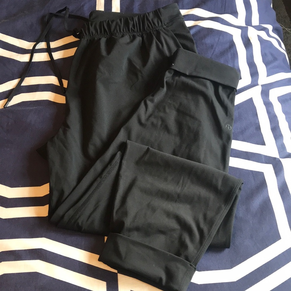 Black lulu joggers
